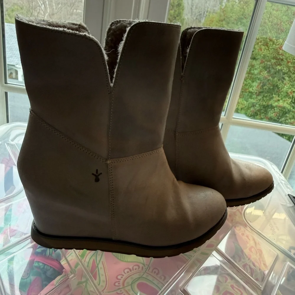 Emu Australia (Ugg) Emerald Tan Suede Wedge Merino Wool Lined Ankle Boots 9